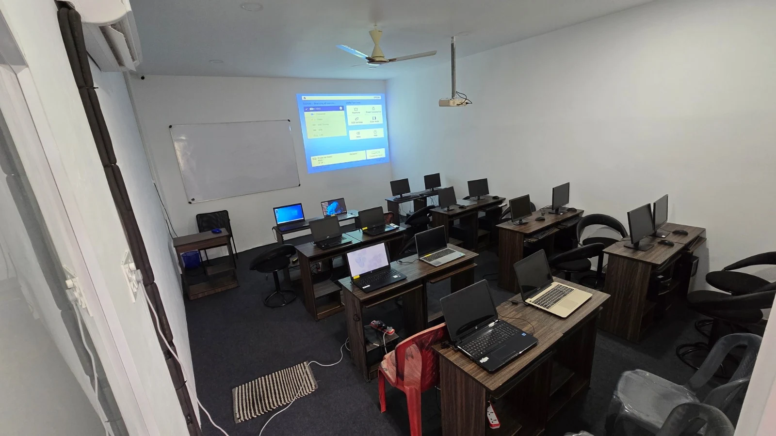 Infonix Solutions Computer Training Lab