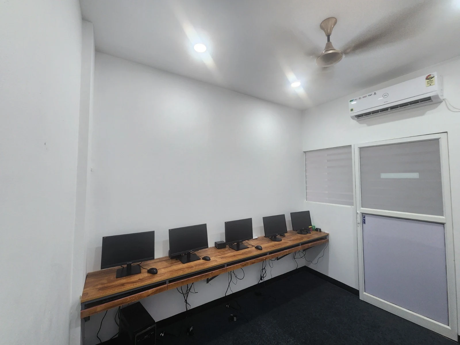 Infonix Solutions Modern IT Workstations